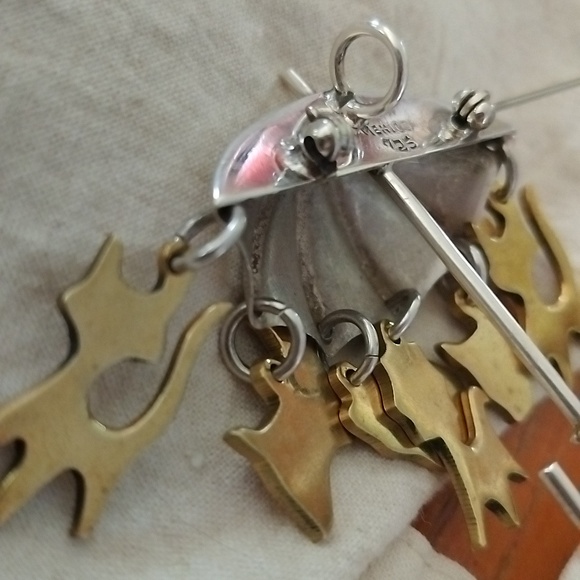 "Raining Cats and Dogs Brooch - Picture 8 of 8